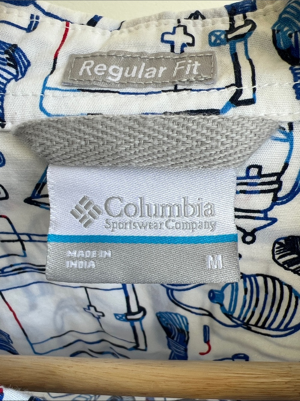 Columbia Short-Sleeve Shirt With Camping Gear Print - Picture 2 of 8